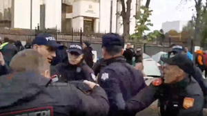 "Полиция против народа": Появилось видео жёсткого задержания протестующих в Кишинёве