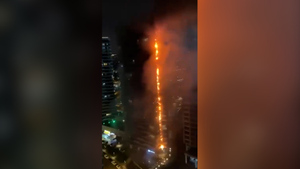 В Стамбуле загорелся 24-этажный небоскрёб, жильцов эвакуировали