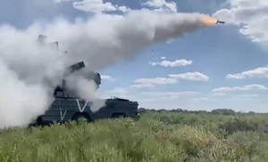Гроза беспилотников: МО РФ показало кадры боевой работы ракетных комплексов "Оса" в зоне СВО