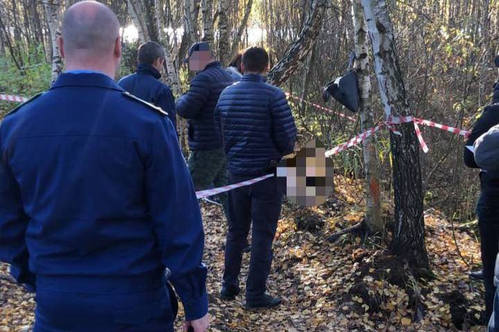 Тело подростка без верхней одежды обнаружили возле озера в Москве