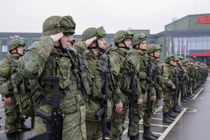 Российские военнослужащие оказали помощь раненому украинскому пленному под Угледаром
