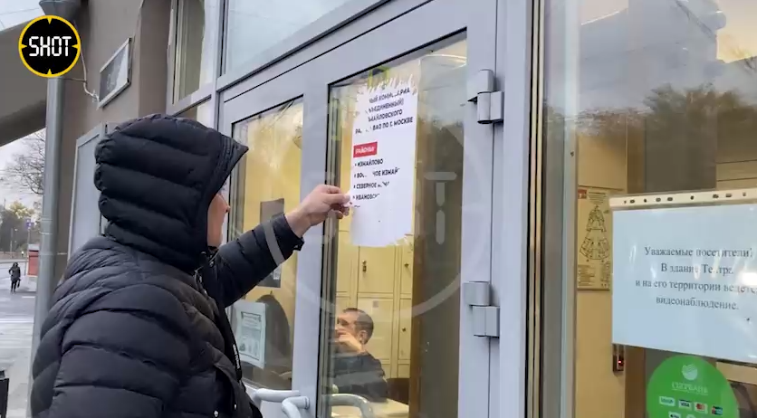 Лайф публикует видео, как сворачивают работу комиссариатов в Москве