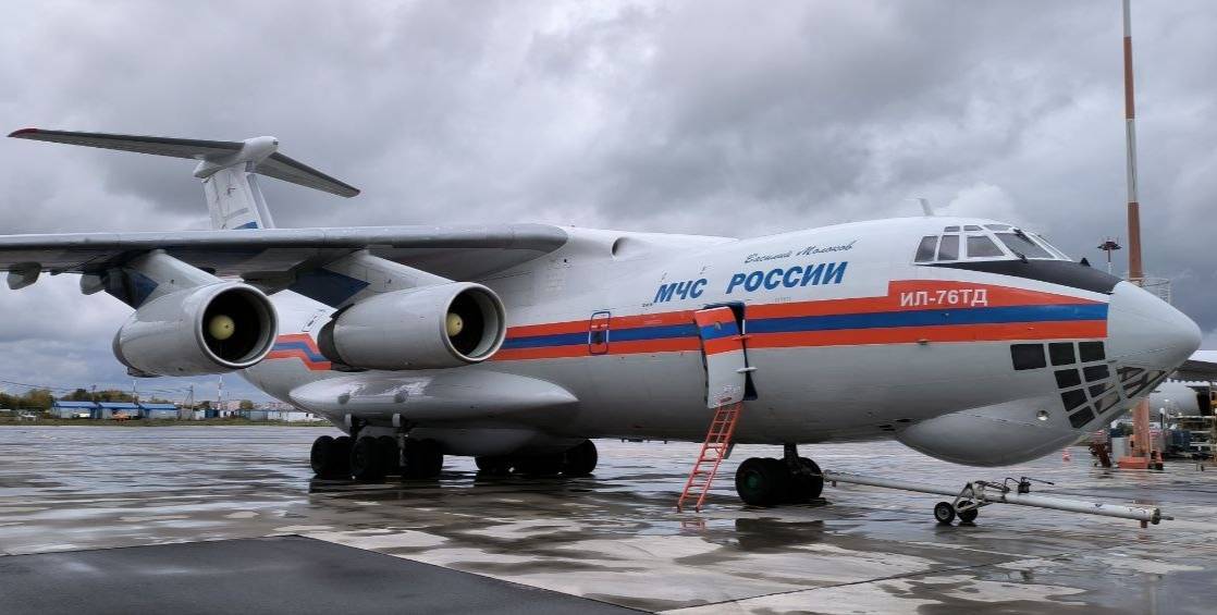 Отправленный из Москвы в Ейск Ил-76 с медиками развернули в небе
