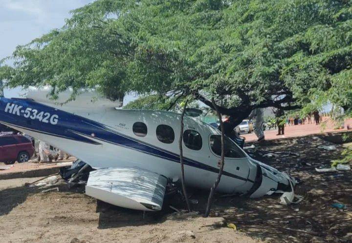 Самолёт, который покинул взлётно-посадочную полосу. Обложка © Twitter/cotesperiodista