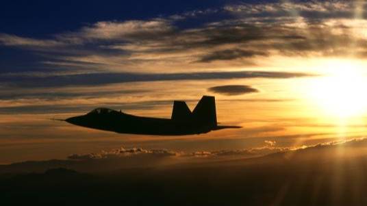 США перебросили в Нидерланды истребители пятого поколения F-22