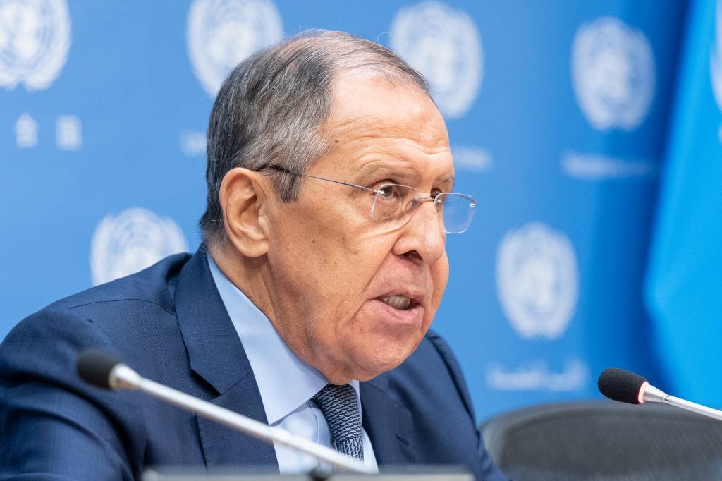 Лавров заявил, что Россия не должна зависеть ни от каких расистов