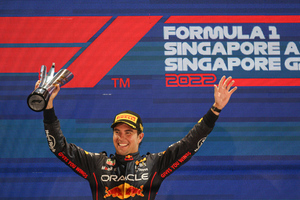 Мексиканский пилот "Ред Булла" Серхио Перес выиграл Гран-при Сингапура "Формулы-1"