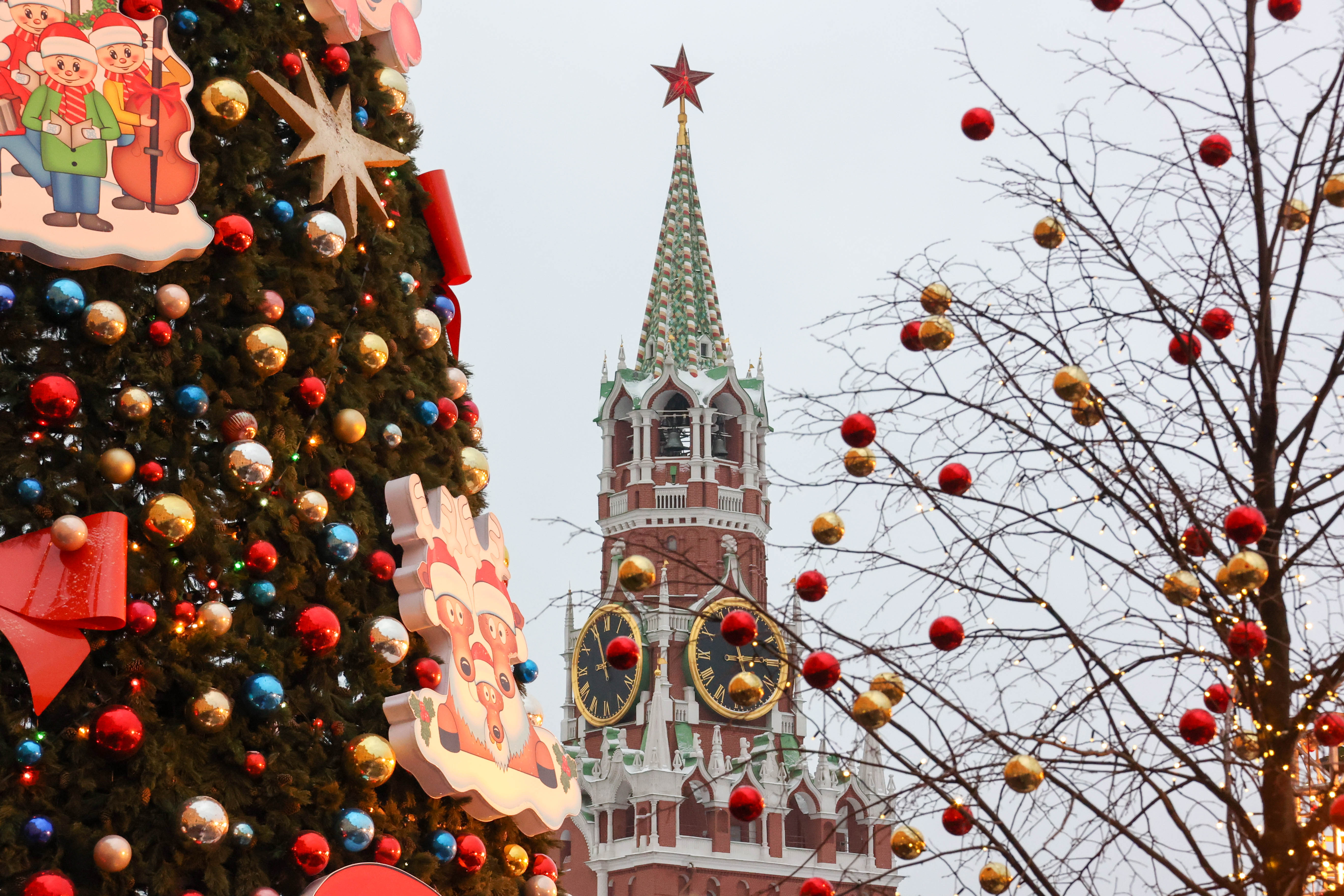 Более 70% россиян поддерживают идею отмены новогодних мероприятий в этом году