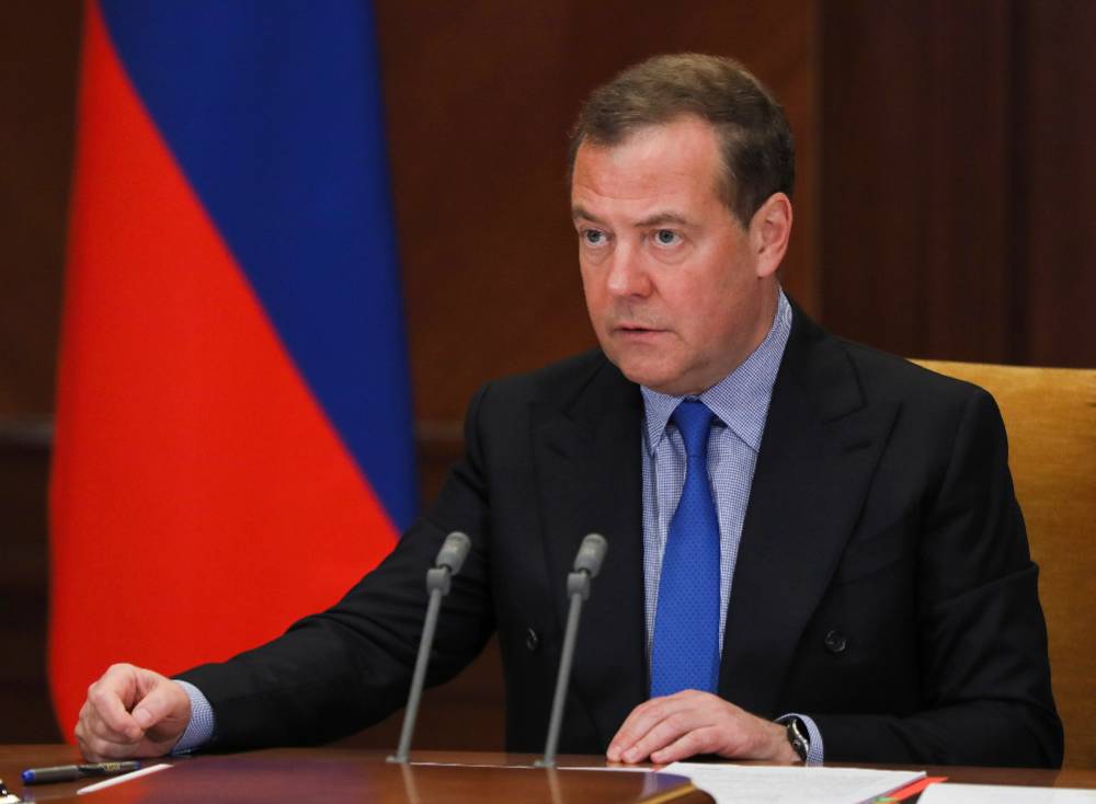 Медведев напомнил Шольцу о зверствах нацистов в период войны в ответ на обвинения РФ