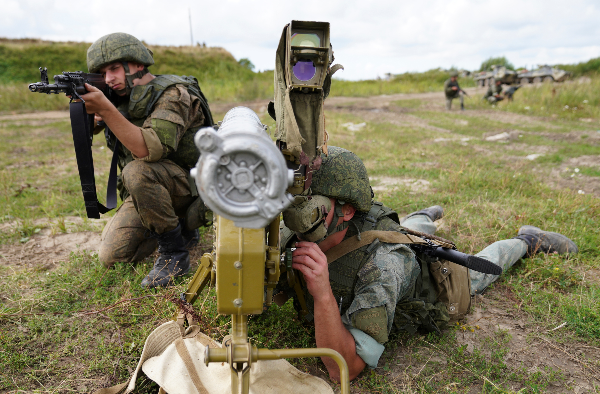 Военнослужащие у противотанкового ракетного комплекса (ПТРК) "Конкурс-М". Фото © ТАСС / Виталий Невар