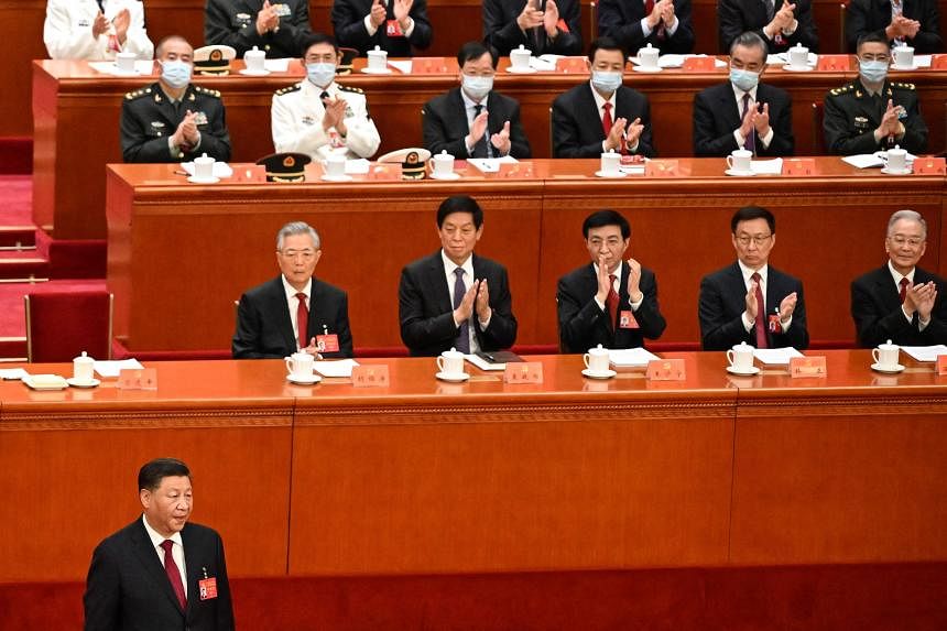 Одиннадцать женщин вошли в новый состав ЦК Компартии Китая