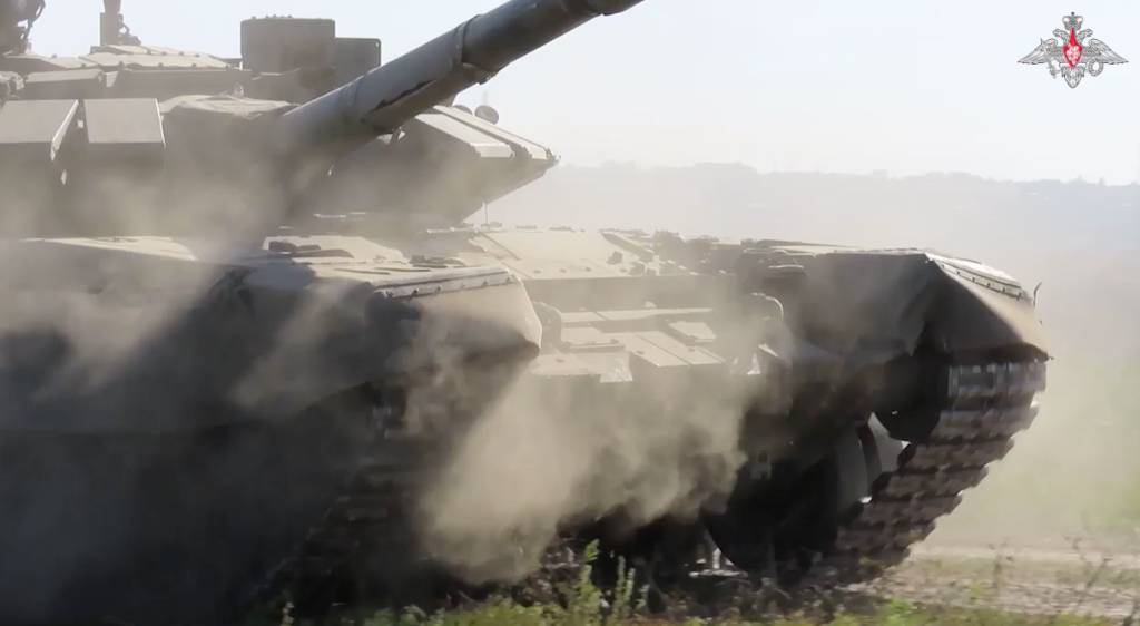 Всё слажено, всё чётко: МО РФ показало работу танкового подразделения по уничтожению бронетехники ВСУ