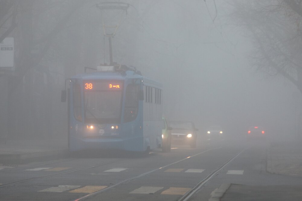 Туман, дымка и дождь: Москвичей предупредили об ухудшении видимости