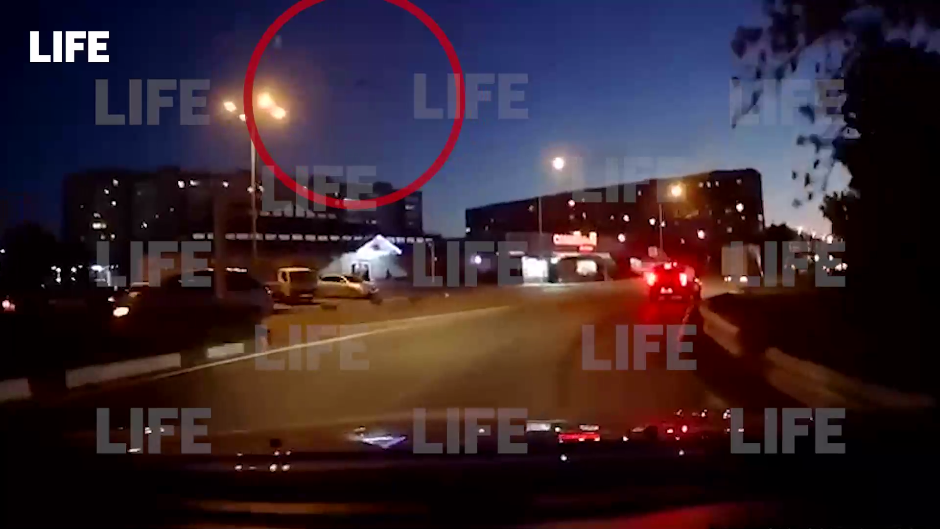 Пилот катапультировался за секунды до падения: Появилось новое видео момента крушения Су-34 в Ейске