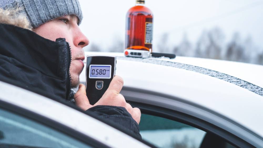Кабмин установил новые правила проверки водителей на алкоголь