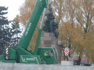 Бастрыкин поручил проверить демонтаж памятника Героям ВОВ в Латвии