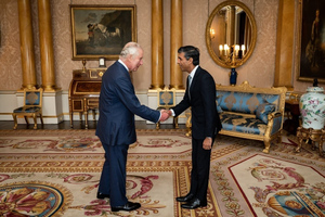 Риши Сунак официально вступил в должность премьера Британии после аудиенции у Карла III 