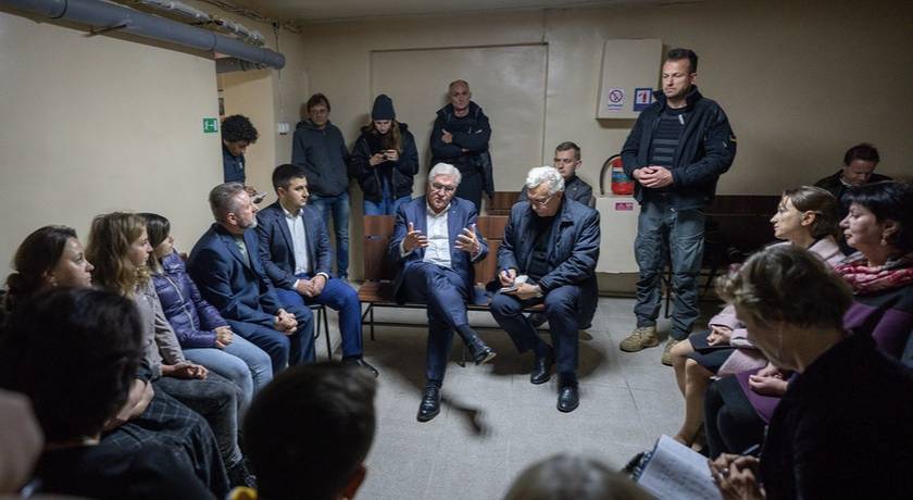 Я бы тоже включил для спонсора: Немцы сочли подозрительной тревогу во время визита Штайнмайера на Украину
