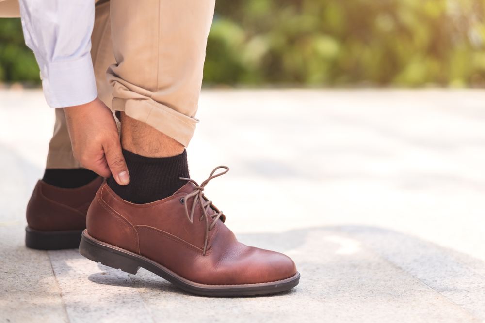 Инфекции, мигрень, боль в спине: Названы последствия ношения неудобной или неправильной обуви