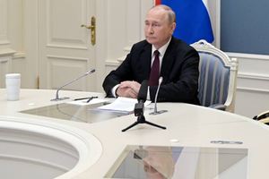 Путин: Мир становится многополярным, но кто-то ещё пытается "сохранить шатающуюся гегемонию"