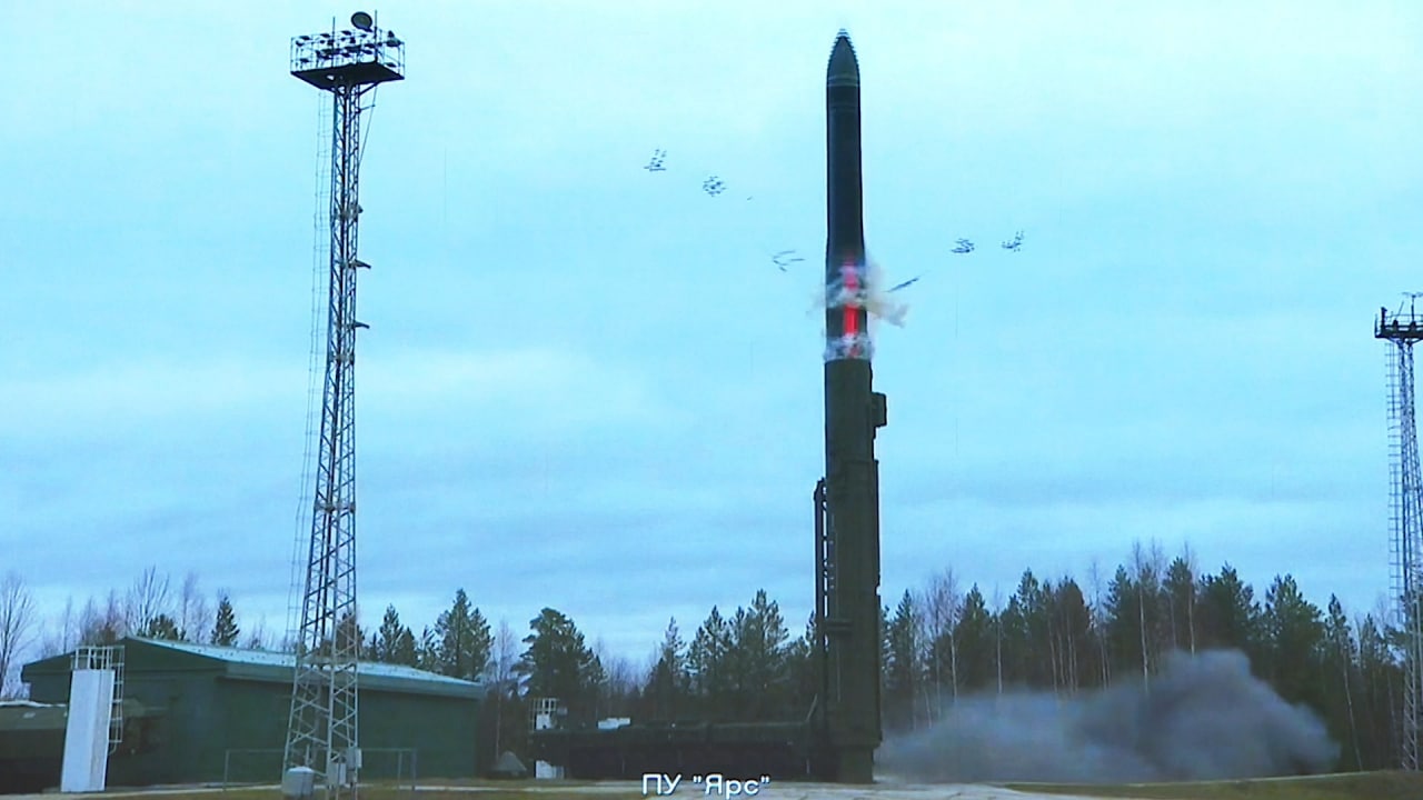 Все учебные цели поражены: Минобороны показало видео с пусками баллистических ракет Ярс