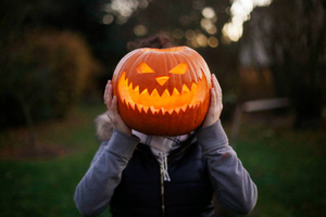 В Совфеде назвали Хэллоуин антидуховным праздником и потребовали защитить от него детей