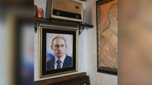 Украинцы закатили скандал в баре в Черногории из-за российского флага и портрета Путина