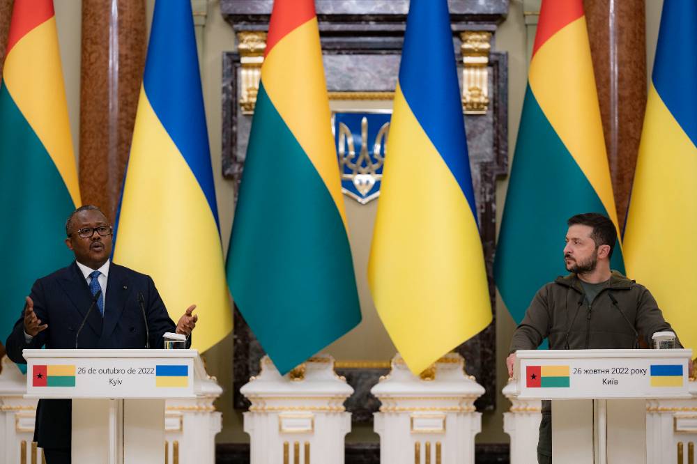 Кремль опроверг передачу Путиным послания Зеленскому через президента Гвинеи-Бисау