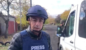 Съёмочная группа RT попала под обстрел ВСУ в Кировском районе Донецка