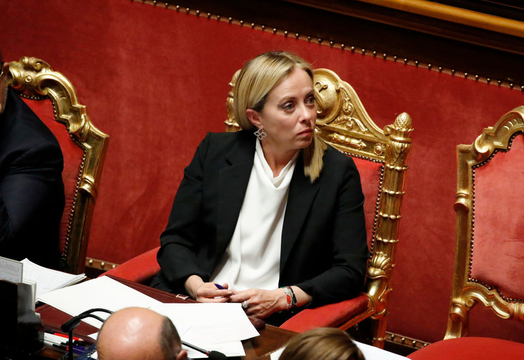 Премьер Италии Мелони потребовала, чтобы к ней в новой должности обращались в мужском роде