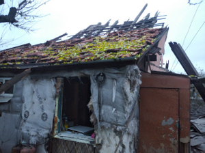 Последствия обстрела ВСУ жилого дома в Первомайске. Фото © Telegram / Сергей Колягин