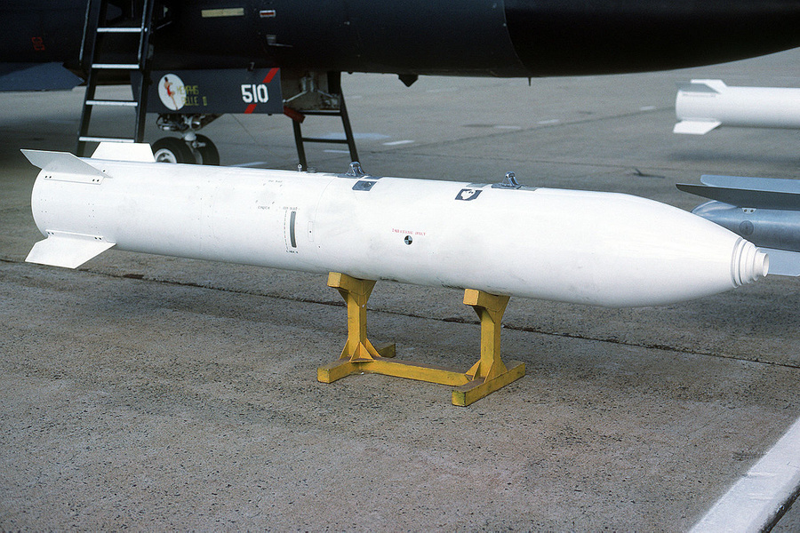Бомба B83-1. Фото © Wikipedia / U.S. Air Force / Master Sgt. Ken Hammond