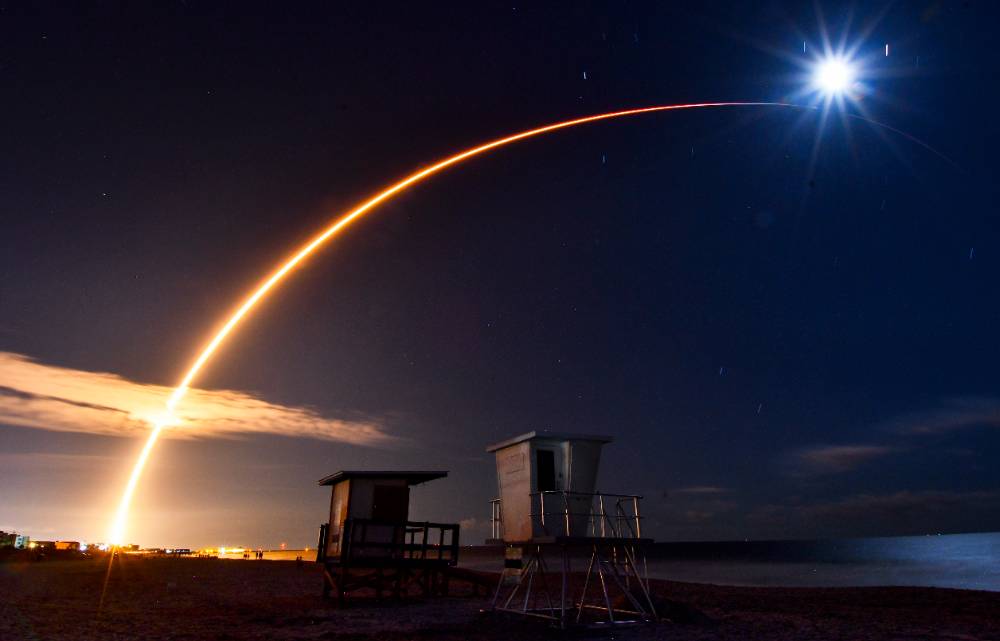 SpaceX запустила ракету-носитель с 53 микроспутниками Starlink