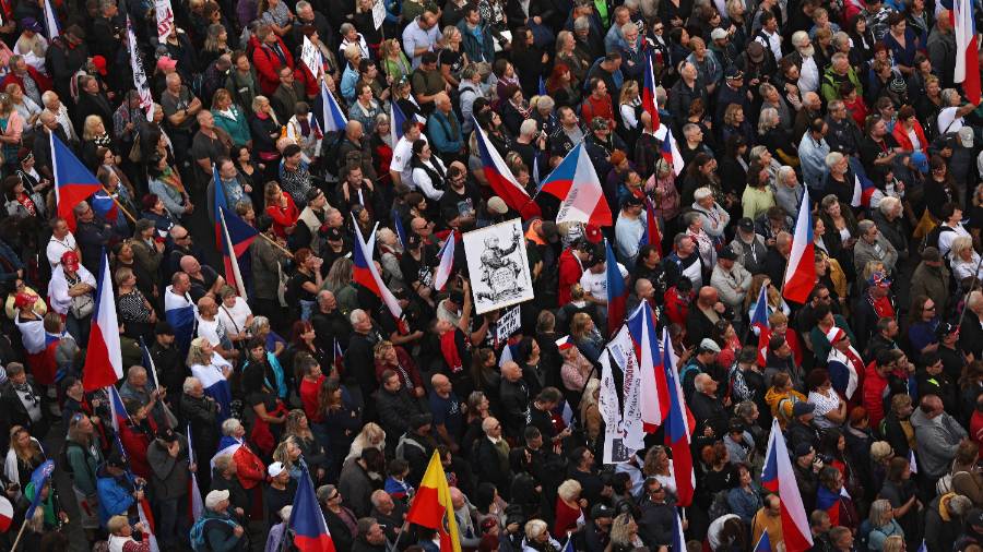 Тысячи жителей Чехии на митинге потребовали переговоров с Россией по газу