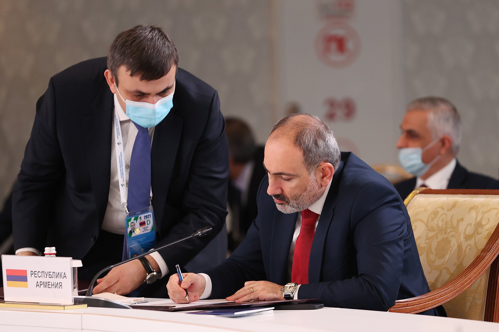 Пашинян заявил о готовности установить отношения с Баку по предложенным РФ принципам