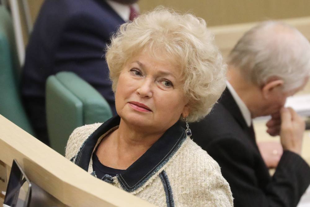 Нарусова назвала ложью сообщения об уходе с поста сенатора