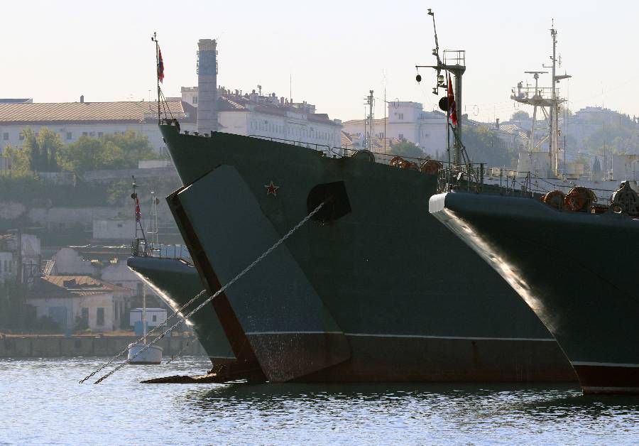 Губернатор Севастополя: Корабли Черноморского флота отбивают атаку БПЛА