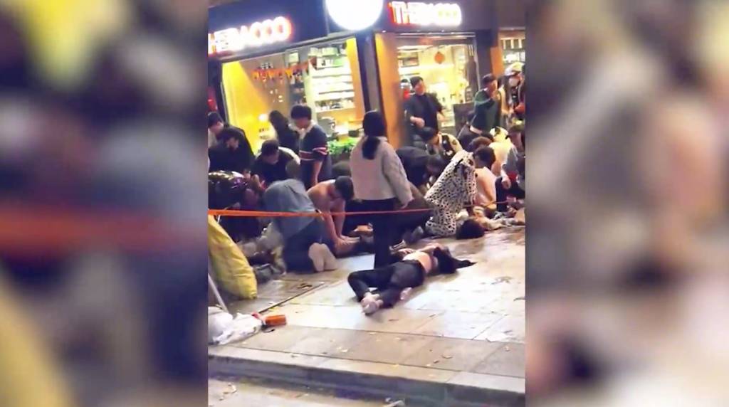 Не менее 59 человек погибли в результате давки во время празднования Хэллоуина в Сеуле