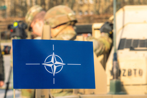 Песков: Россия внимательно наблюдает за стремлением Украины вступить в НАТО