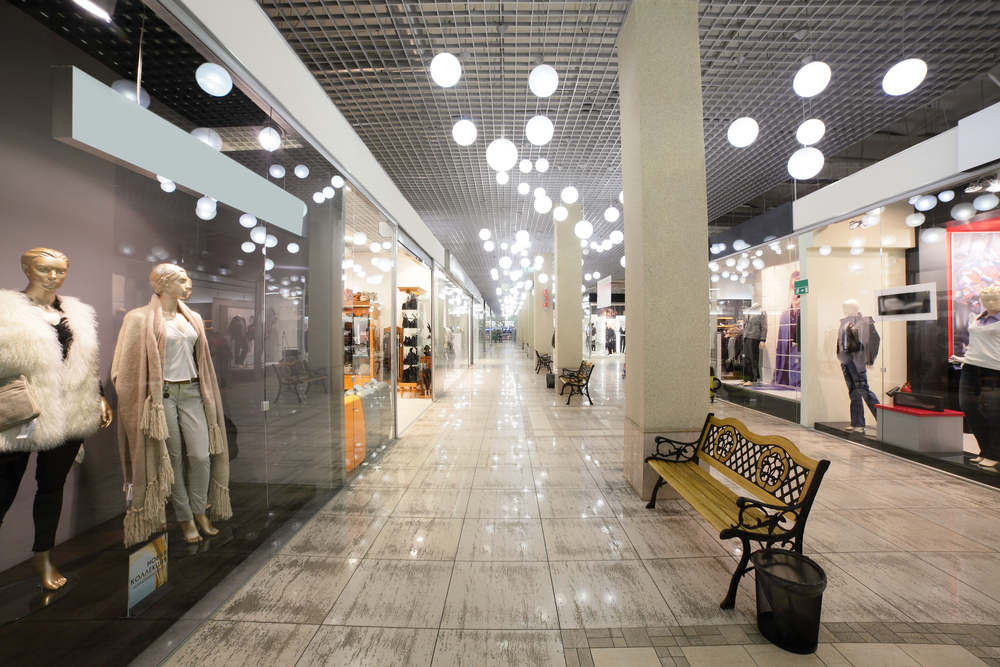 Посещаемость торговых центров в России упала на 5% с начала года
