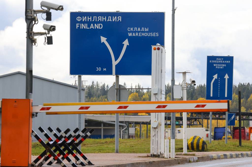 Финляндия захотела построить забор на российской границе