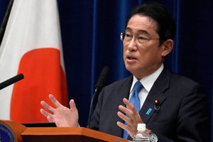 Премьер Японии допустил нанесение ответных ударов в рамках укрепления обороноспособности