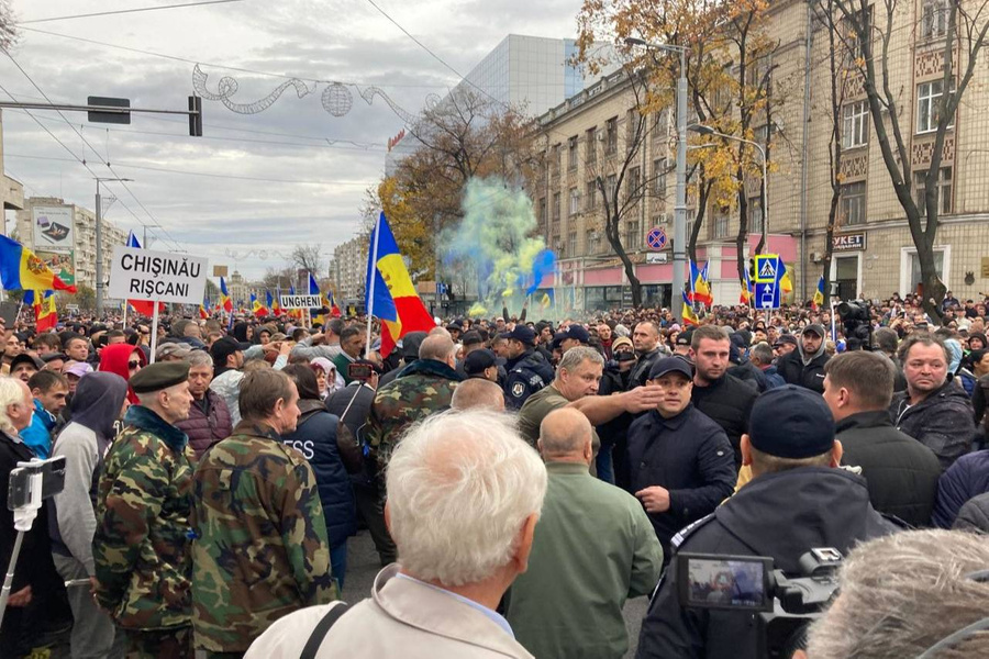 Массовая акция протеста в Кишинёве. Обложка © Telegram / NewsMaker.md | Новости Молдовы, Украины и региона