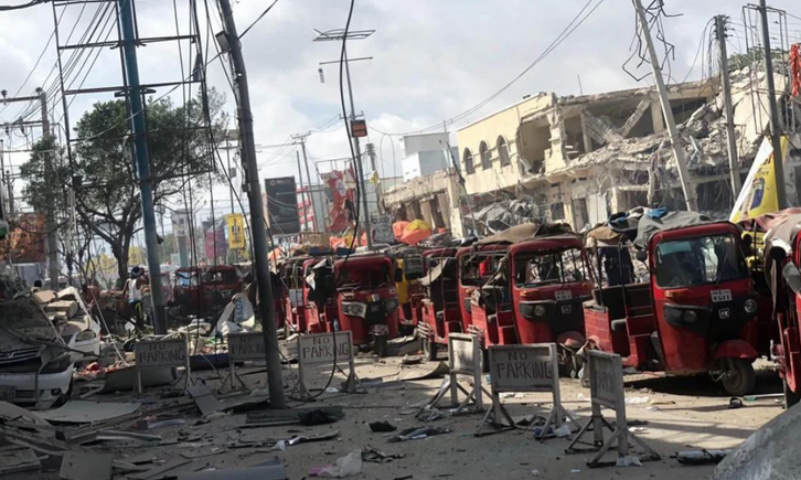 Сто человек погибли в Сомали при нападении боевиков на здание Минобразования