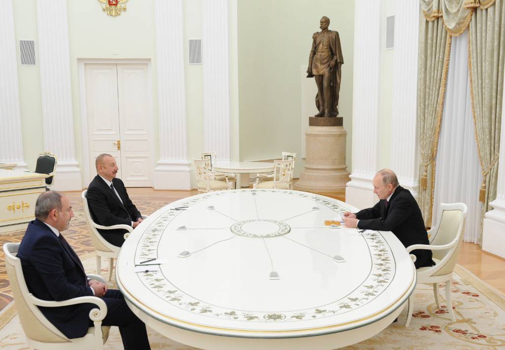 Путин, Пашинян и Алиев начали трёхсторонние переговоры по Карабаху в Сочи