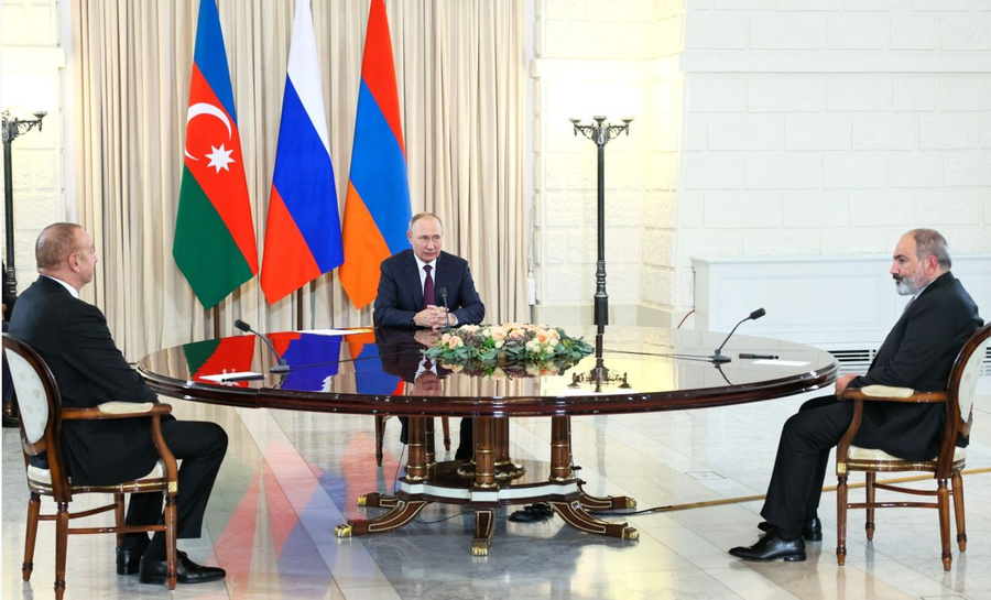 Владимир Путин, Никол Пашинян и Ильхам Алиев. Фото © ТАСС / Сергей Бобылёв