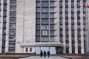 Снаряд ВСУ разорвался у Дома правительства в Донецке