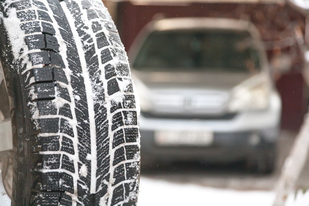 Автовладельцев призвали не экономить при выборе зимней резины