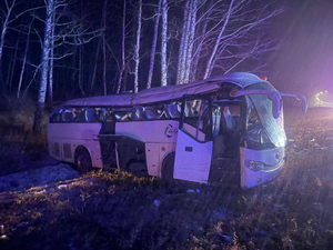 На трассе в Челябинской области перевернулся пассажирский автобус, пострадало 24 человека