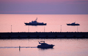 Минобороны РФ приостановило движение судов по зерновому коридору в Чёрном море